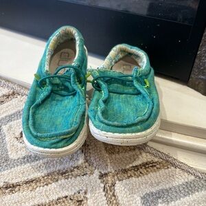 Hey Dude Shoes Wally Chamber Gamer Sneakers 160018360 Green Fabric Size Kids 10